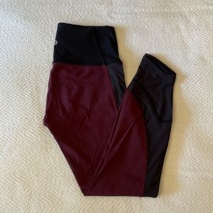 Lululemon leggings w/ mesh detail size 6